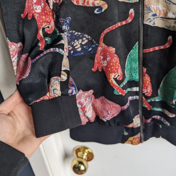 FREE with purchase 🤩 Zara tiger zip-up - Picture 5 of 6